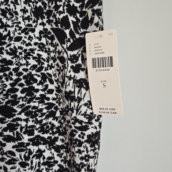 Anthropologie New The Margot Kick Flare Cropped Black Floral Pants Size Small - Picture 5 of 11